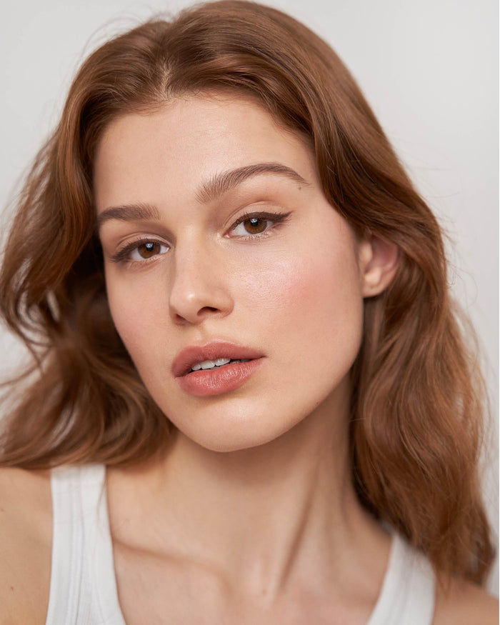liquid-eyeliner; soft brown: Lena trägt den Soft Brown Eyeliner