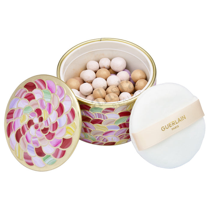 Météorites Light-Revealing Pearls of Powder