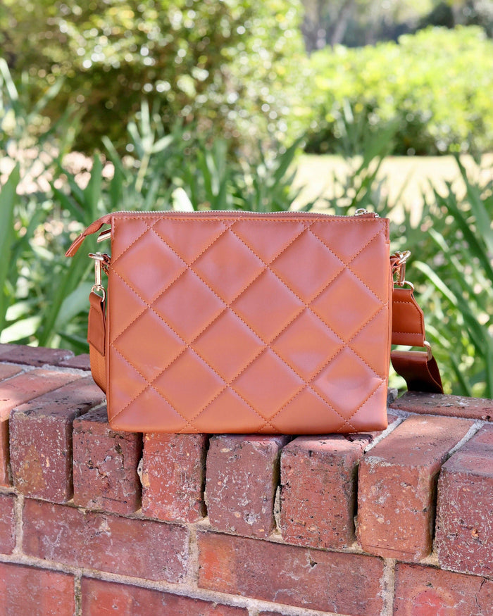 Ariana Crossbody Saddle LD: Default