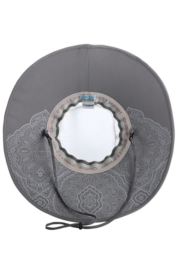 Color_White/Carbon Travel Medallion