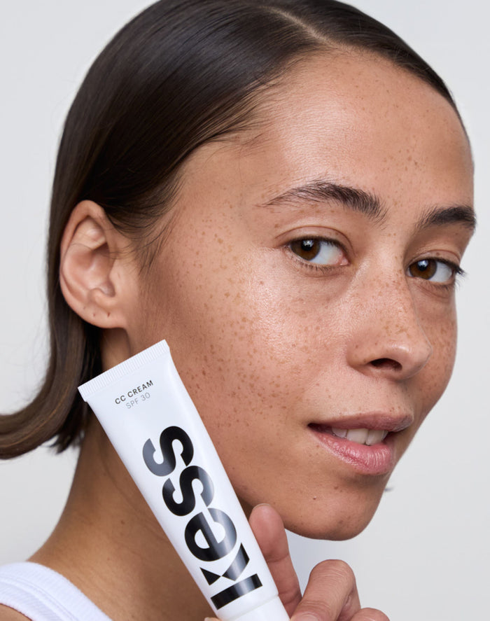 cc-cream-spf-30; tan: Natalia trägt die CC Cream in Tan