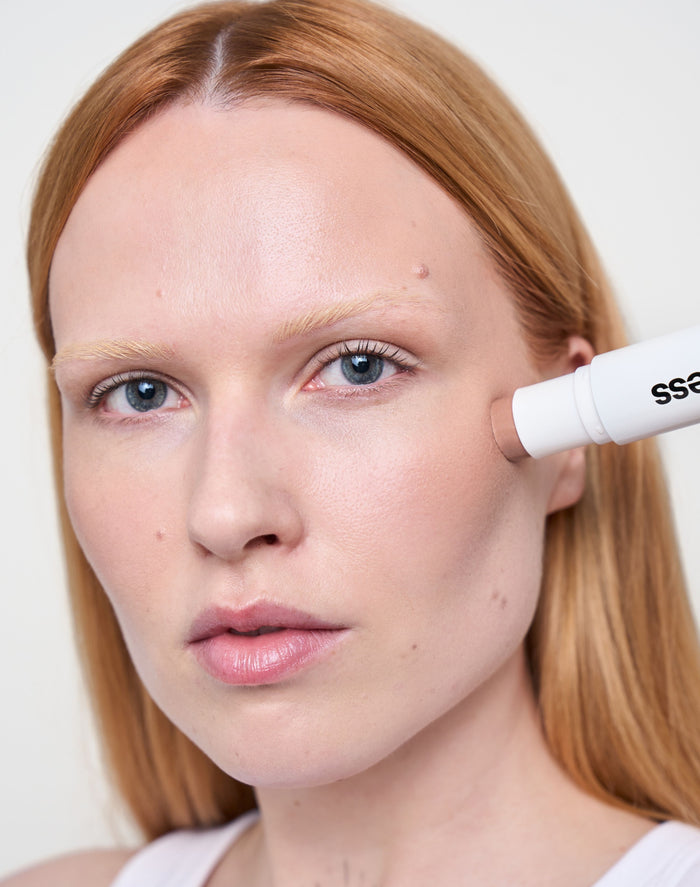 duo-stick; fair-bronzer: Anna Lena trägt den Cream Bronzer in Fair