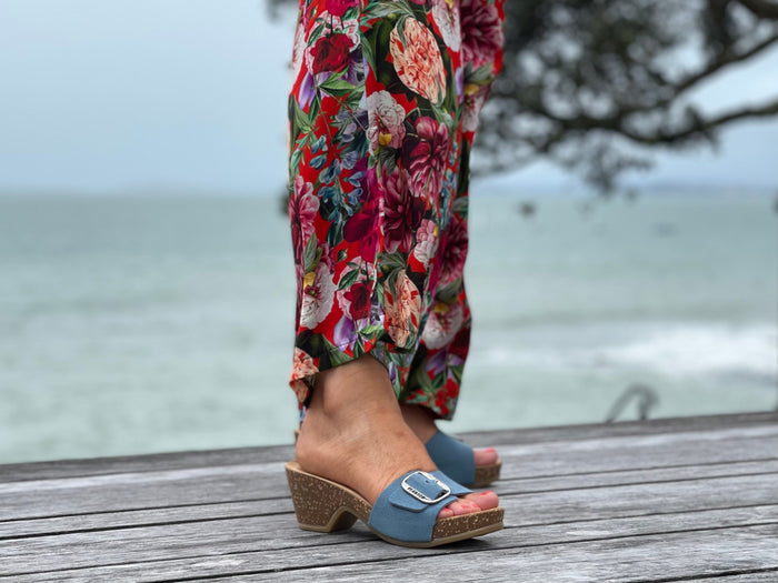 Plakton Raeka available in 2 colours