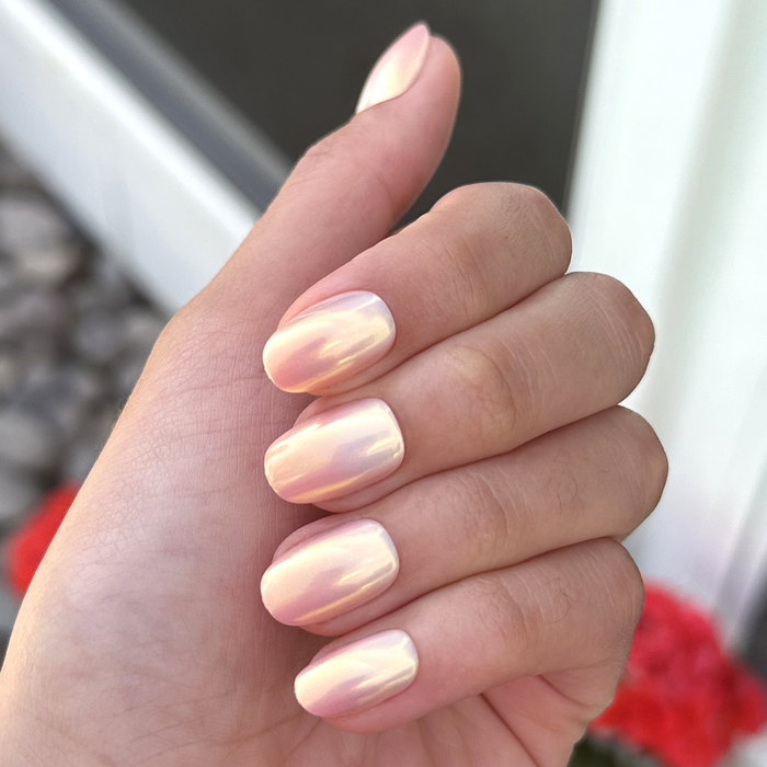 Sunset Gradient - Press-On | Short | Round with peachy golden shimmer short round press-on nails for easy at-home mani