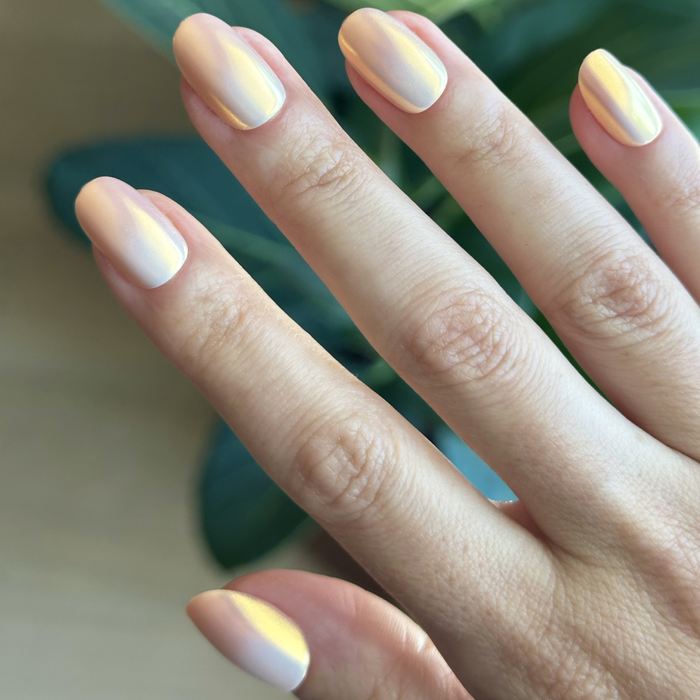 Sunset Gradient - Press-On | Short | Round showing peachy golden shimmer short round false nails for easy at-home mani